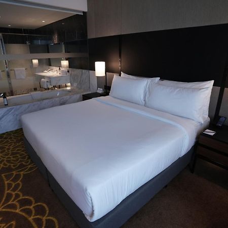 Hilton Bengaluru Embassy Manyata Business Park Hotel Kültér fotó