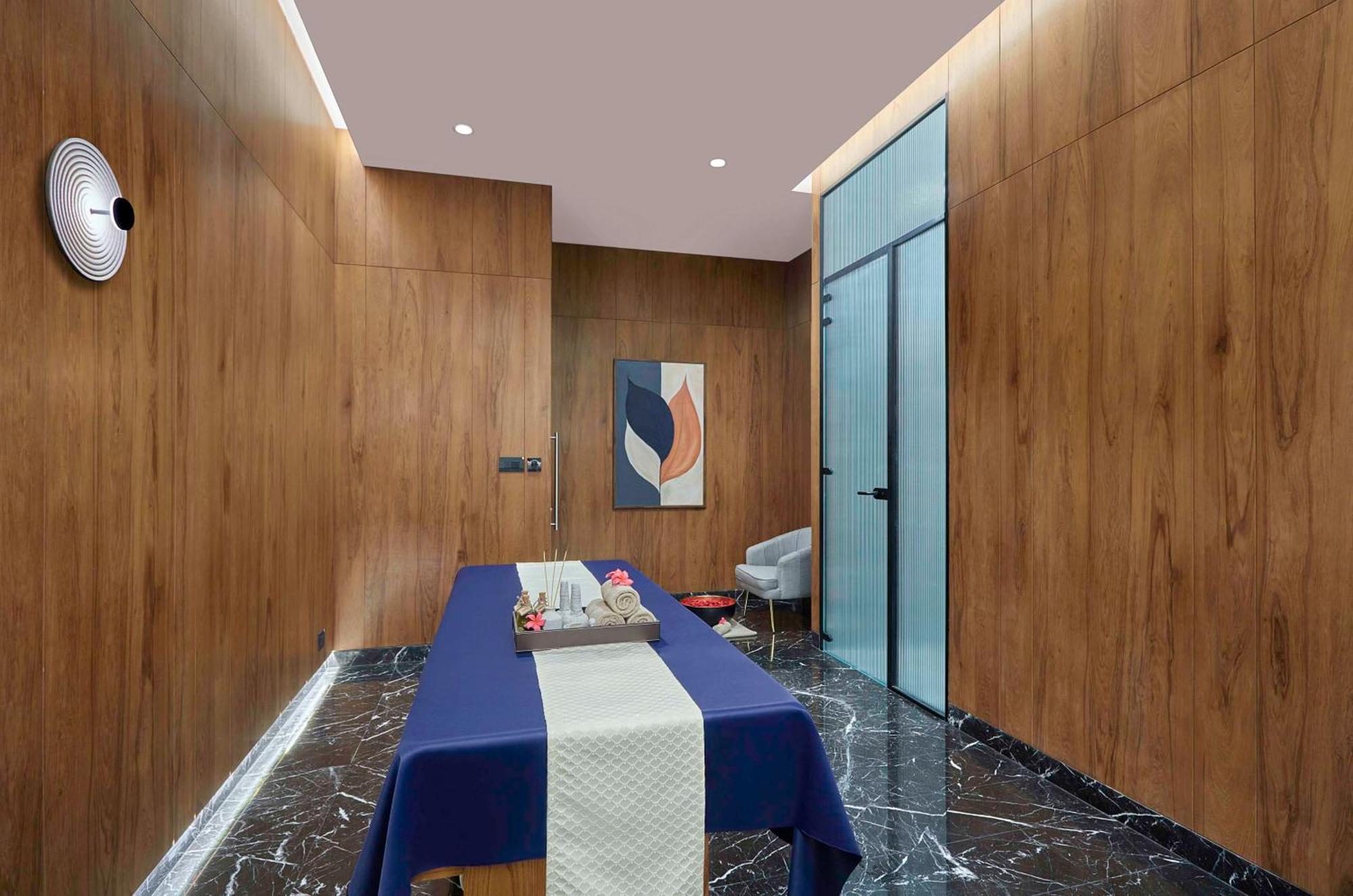 Hilton Bengaluru Embassy Manyata Business Park Hotel Kültér fotó