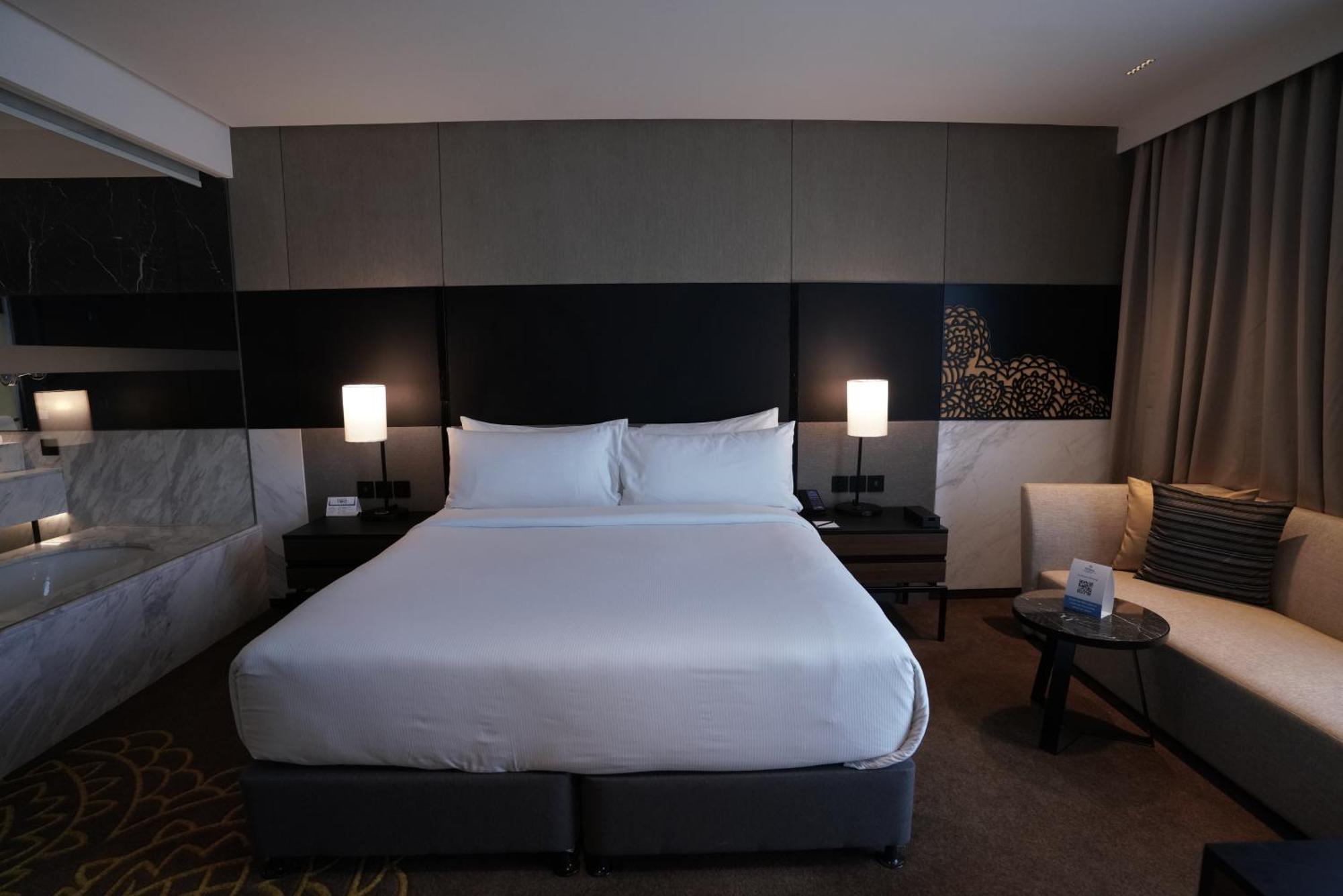 Hilton Bengaluru Embassy Manyata Business Park Hotel Kültér fotó