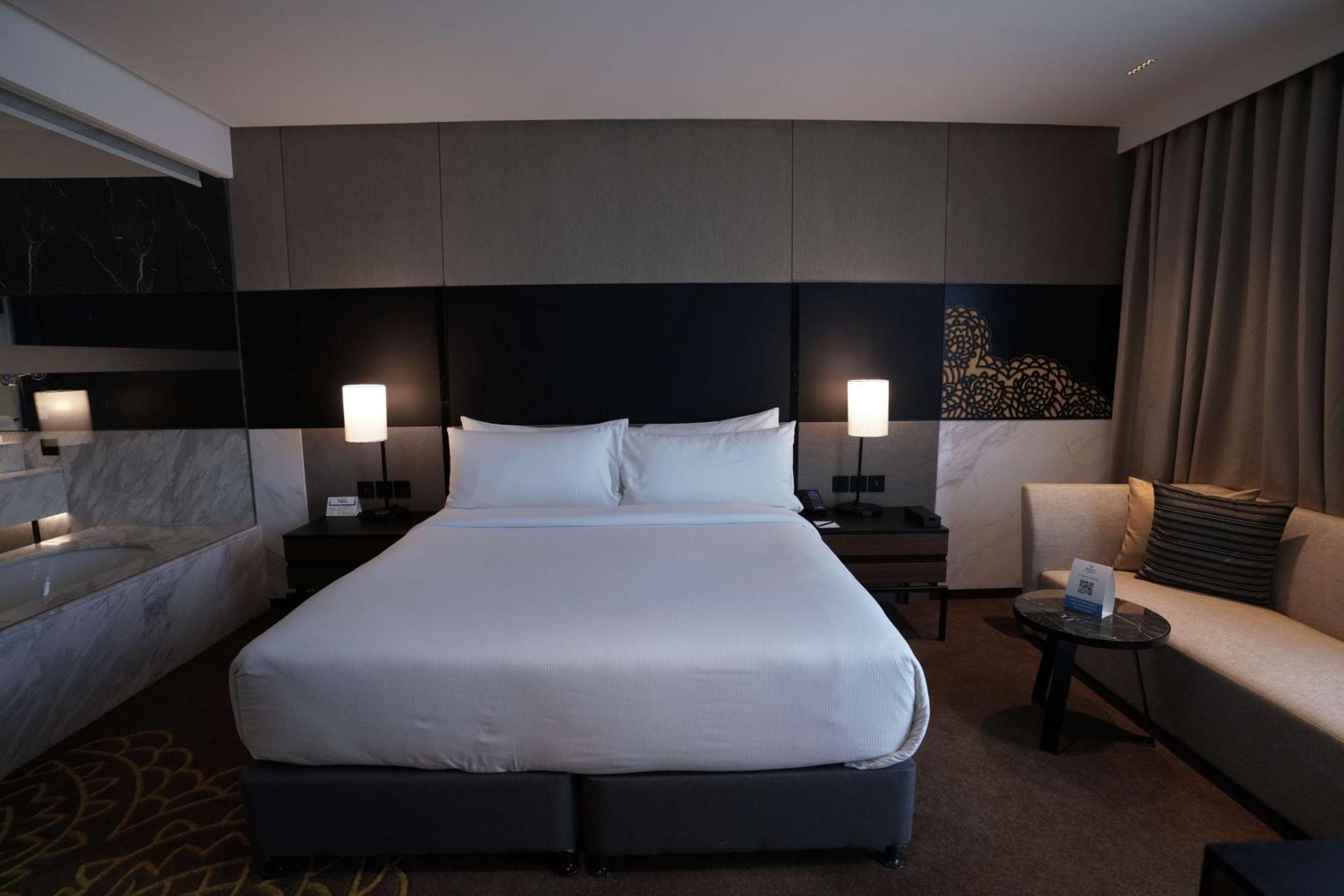 Hilton Bengaluru Embassy Manyata Business Park Hotel Kültér fotó