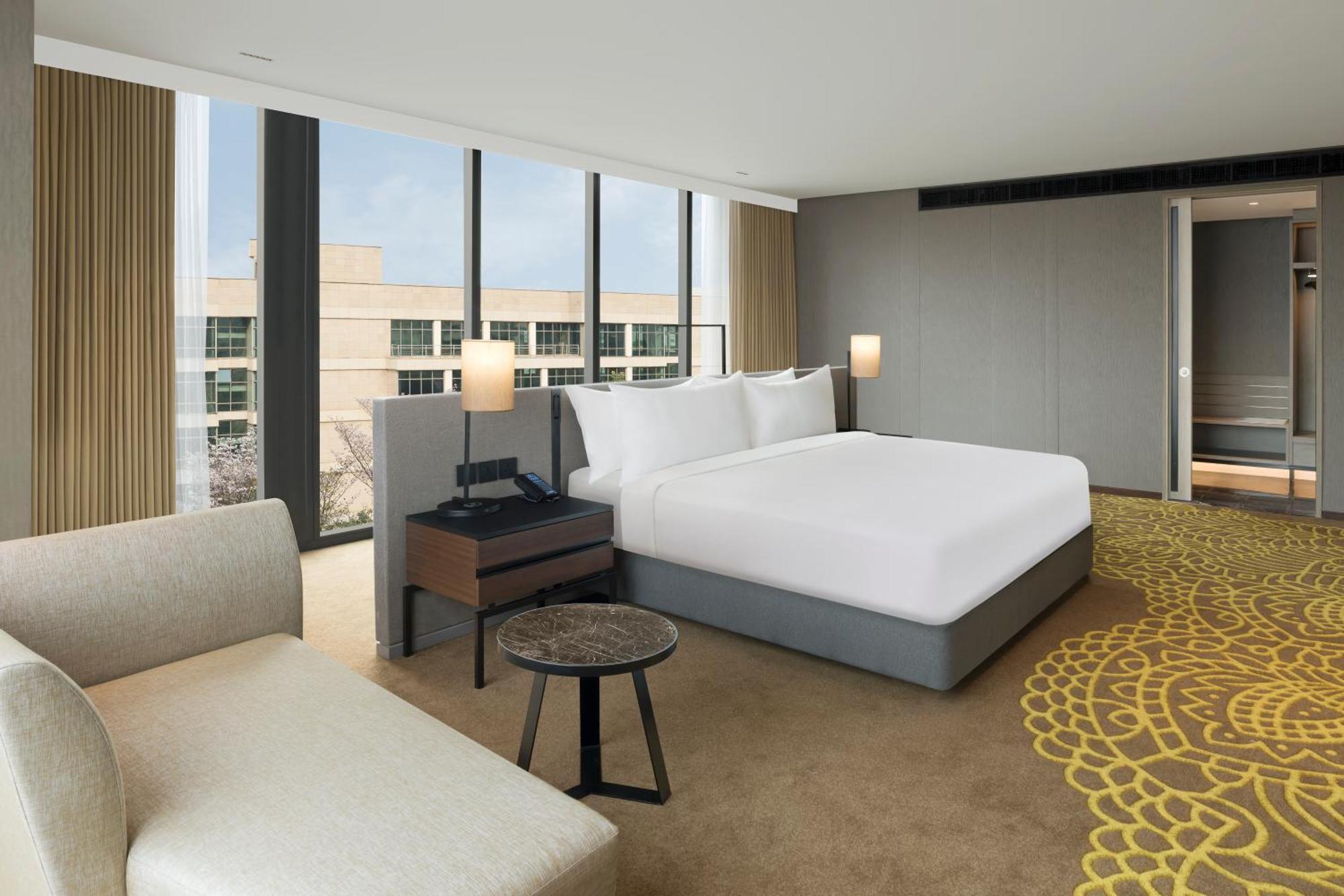 Hilton Bengaluru Embassy Manyata Business Park Hotel Kültér fotó